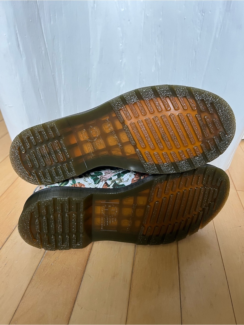Dr. Martens English Garden 1460 Boots - Picture 8 of 9